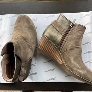 Dansko taupe metallic wedge eu 39 us 8.5